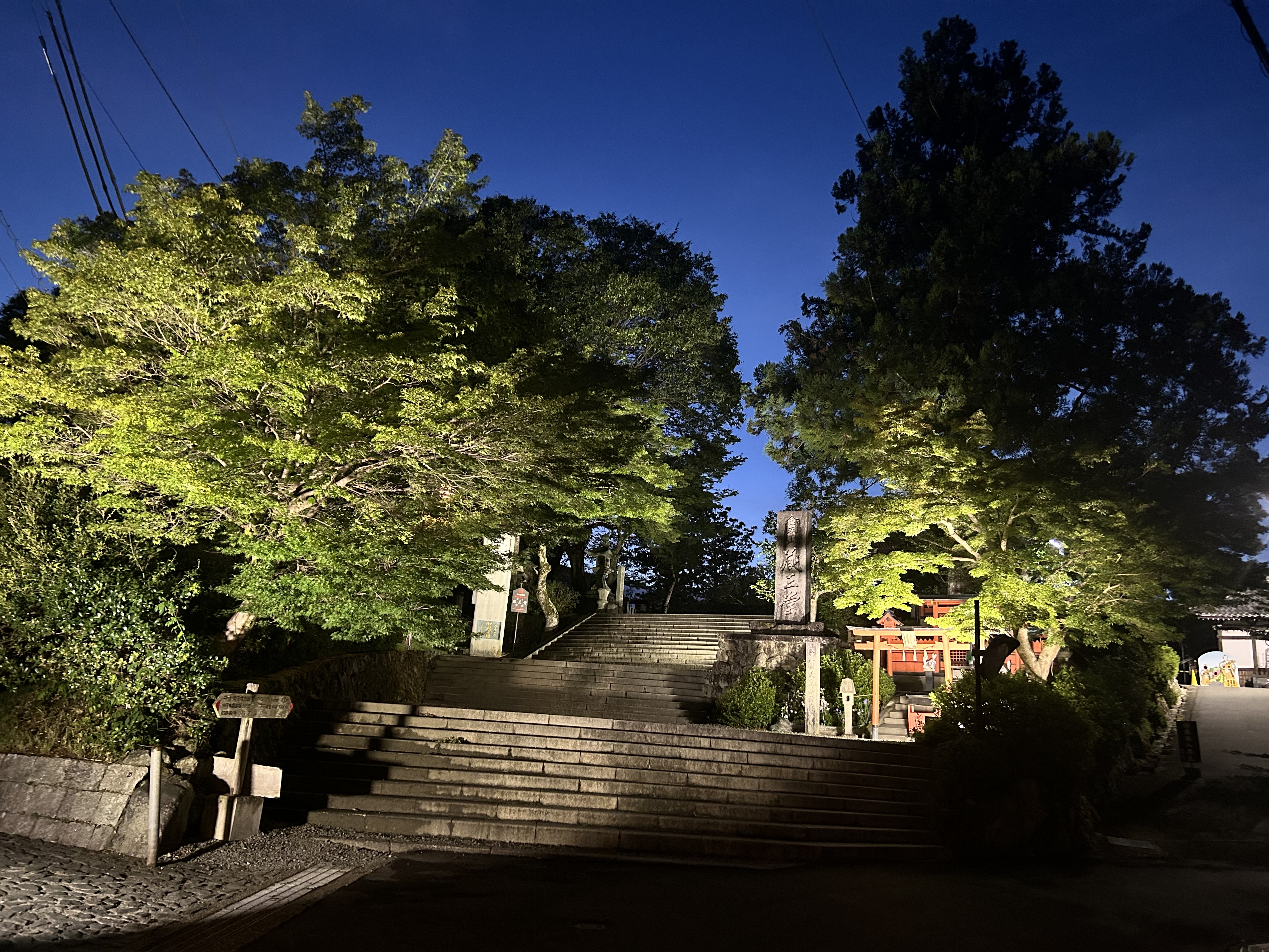 ライトアップされた金峯山寺