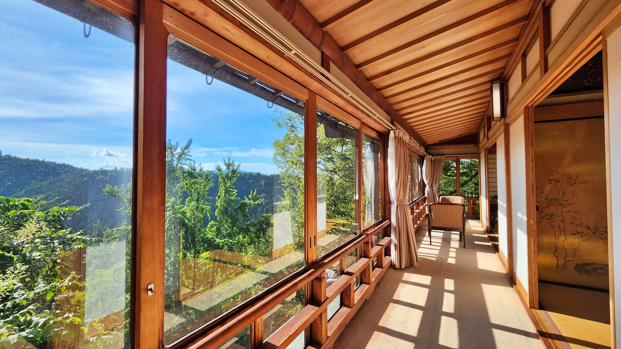 【客室（松の間）】昭和天皇皇后がご宿泊された特別なお客室です