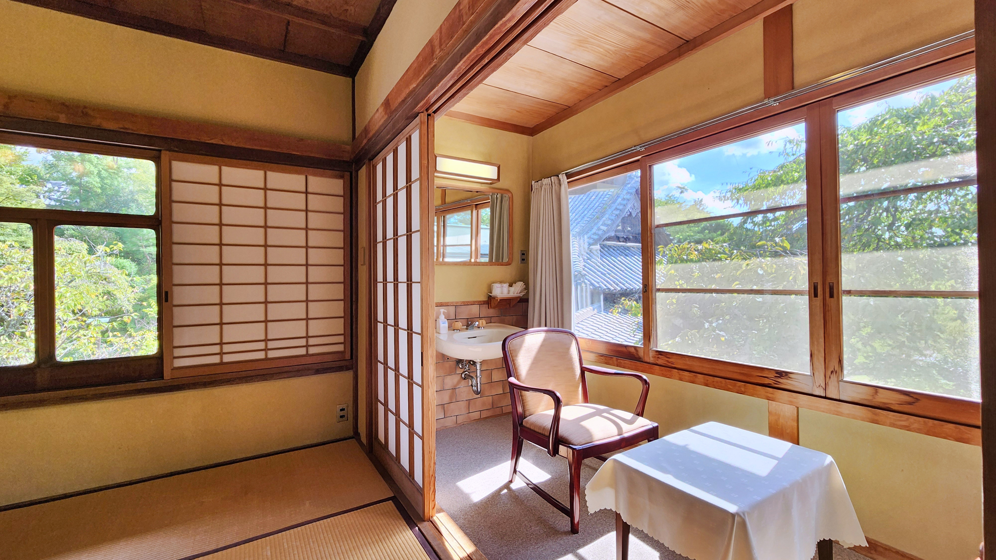 【本館（レトロ和室）】昭和の趣をお楽しみいただける客室です 