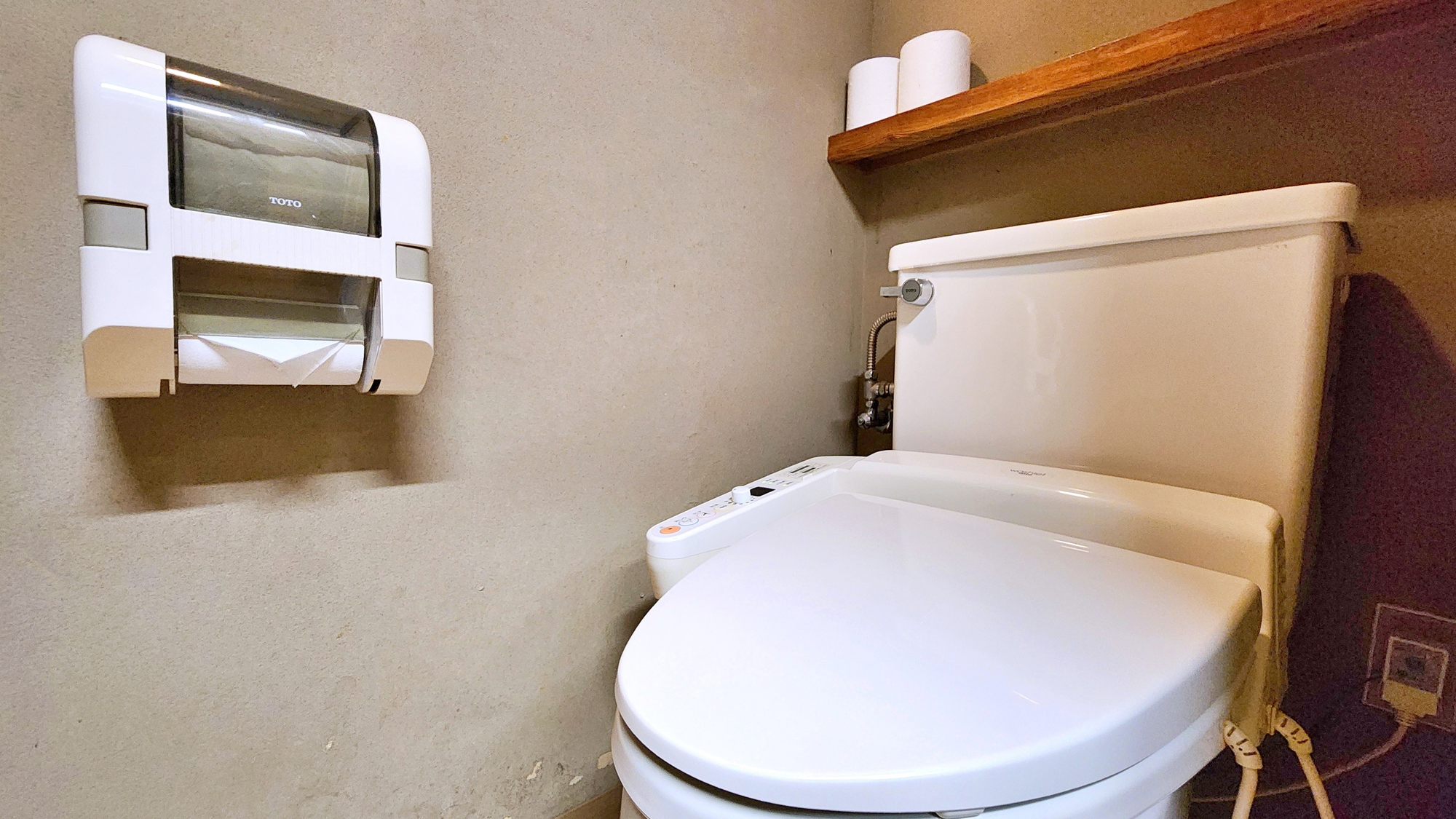 【西館 露天風呂（ヒノキ風呂）付客室】トイレ