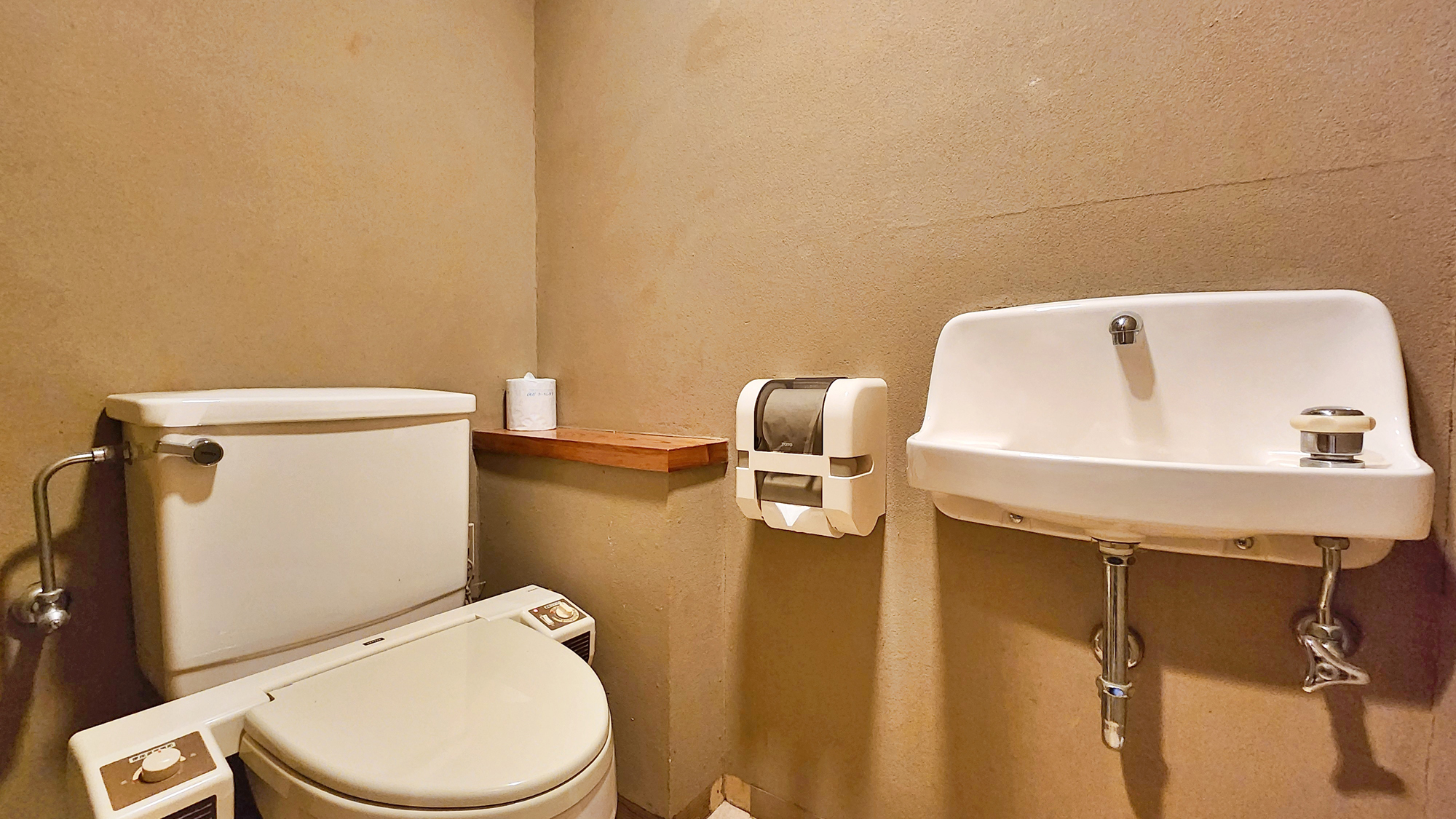 【西館 露天風呂（陶器風呂）付客室】トイレ 