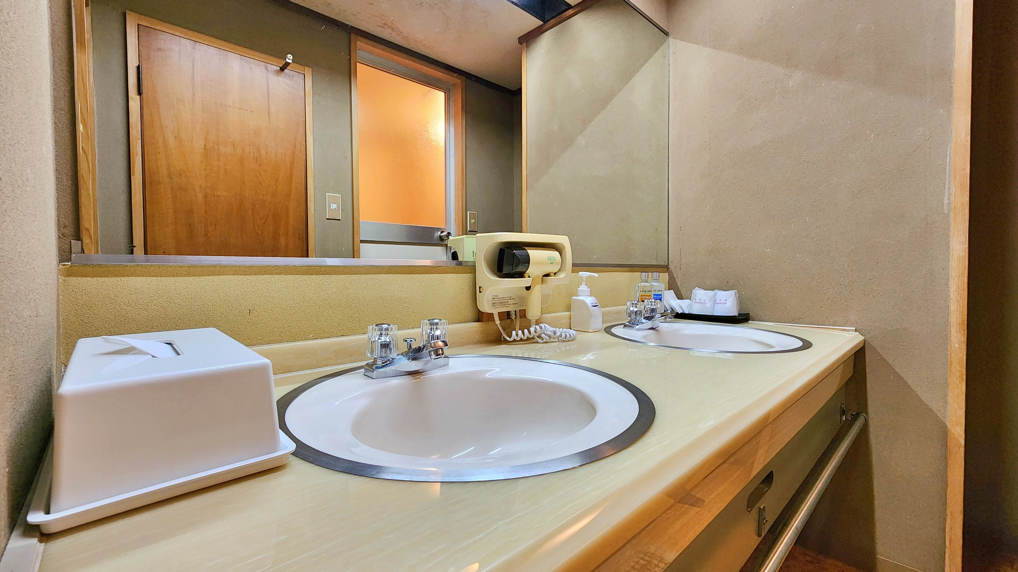 【西館 露天風呂（ヒノキ風呂）付客室】洗面