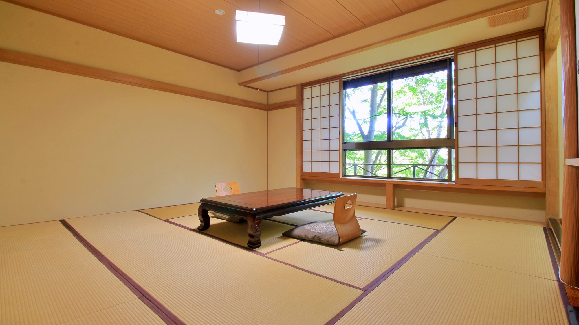 【西館（バス・トイレ付）】吉野の風情を感じる客室でお寛ぎください