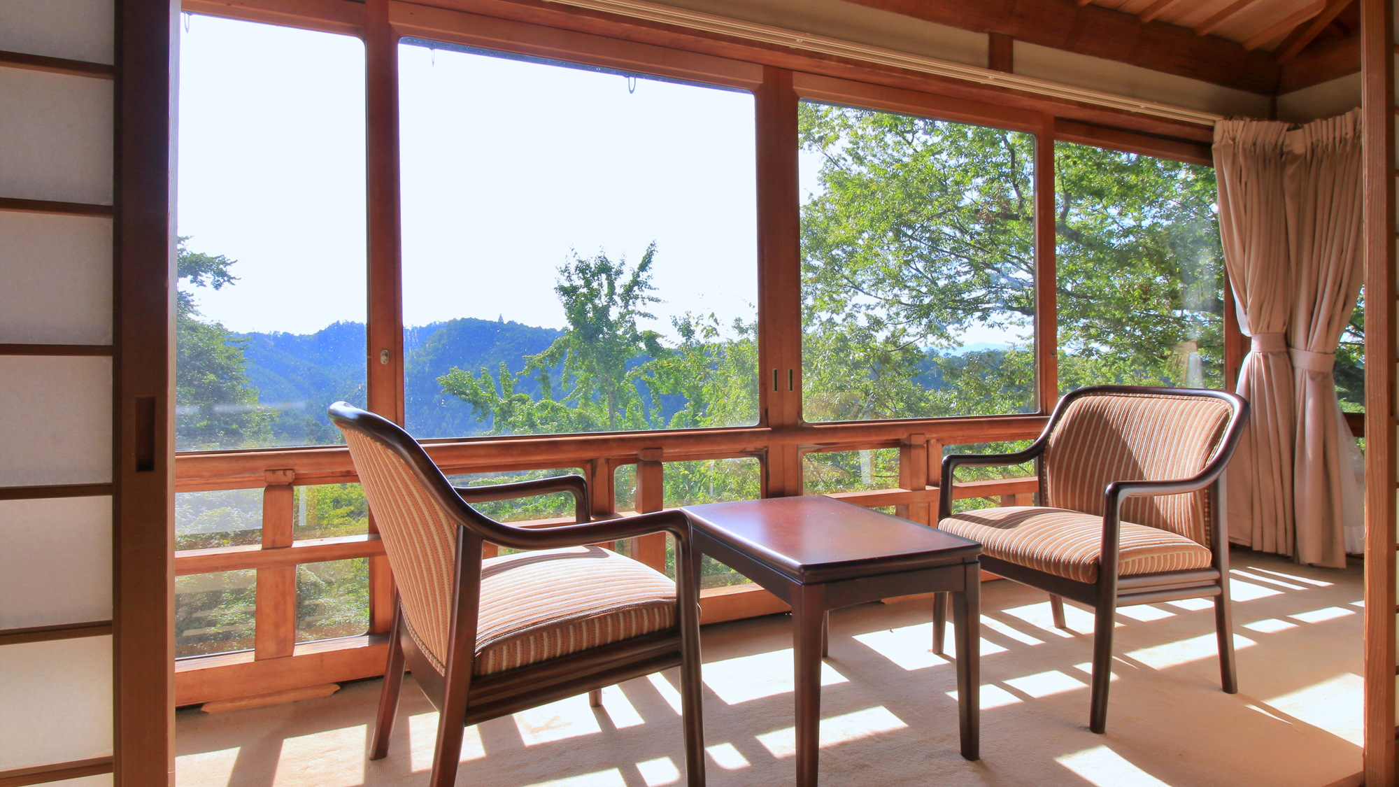 【客室（松の間）】昭和天皇皇后がご宿泊された特別なお客室です