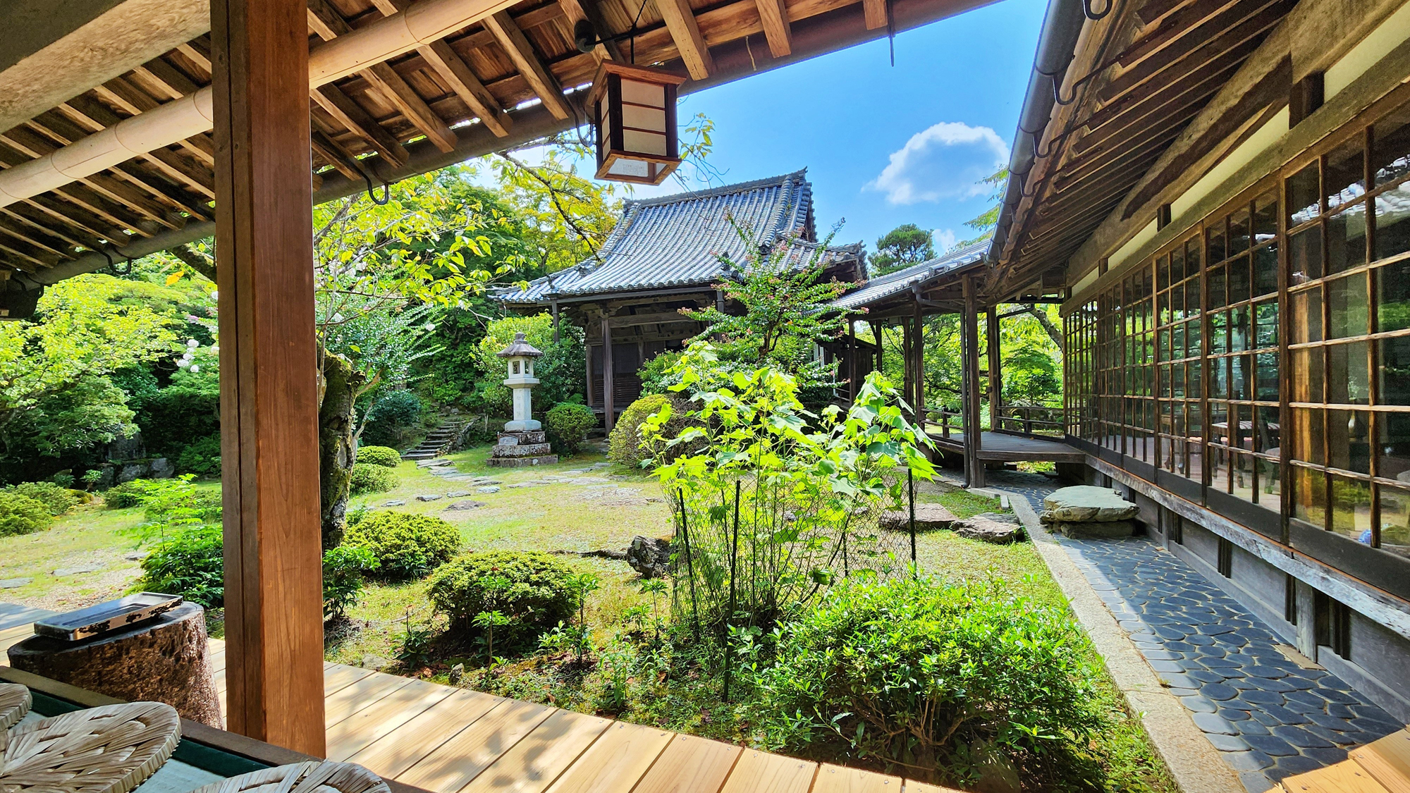 【庭園】和の趣を感じる中庭です