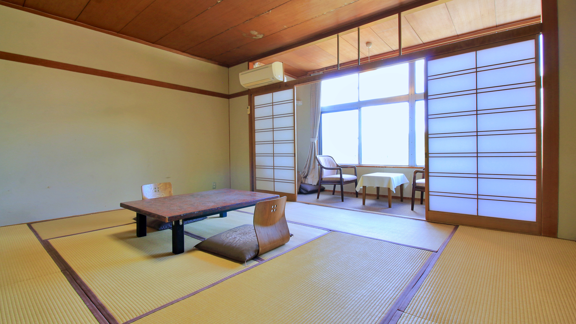 【南館（バス・トイレ付）】和の趣のある客室でゆったりお過ごしください 