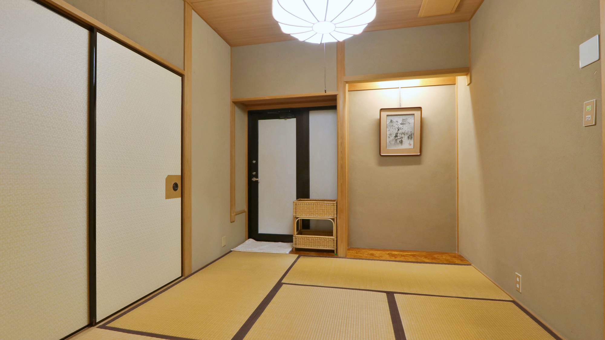 【西館 露天風呂（ヒノキ風呂）付客室】自然の景色と露店風呂を堪能