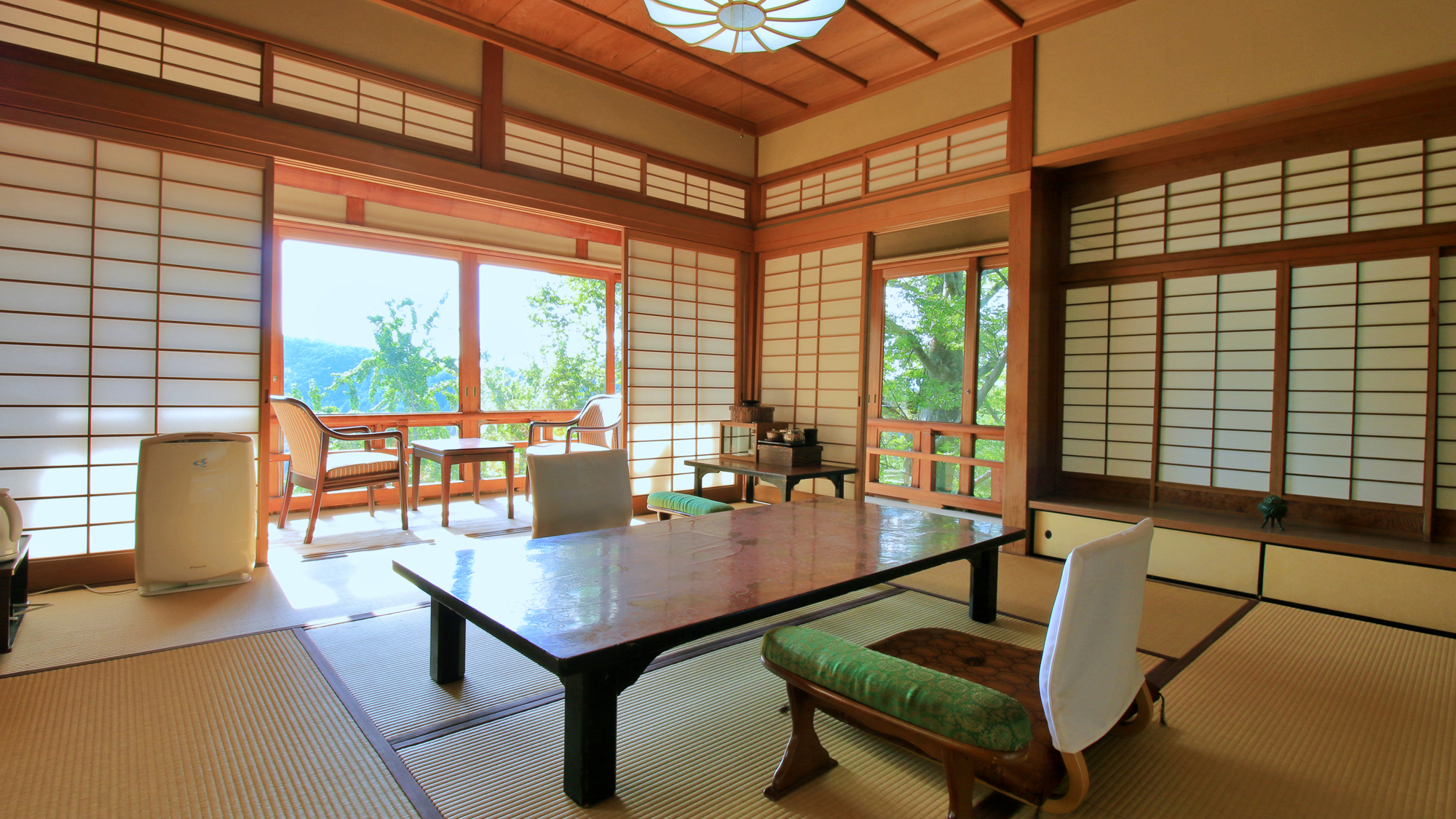 【客室（松の間）】昭和天皇皇后がご宿泊された特別なお客室です