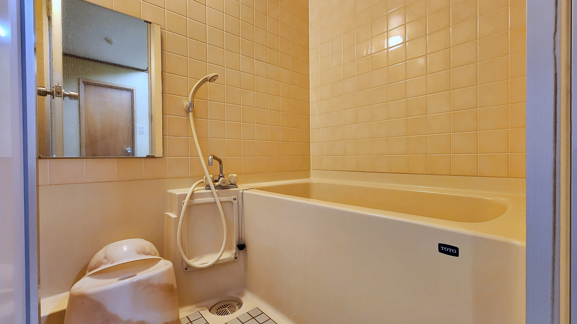 【西館 露天風呂（陶器風呂）付客室】バスルーム