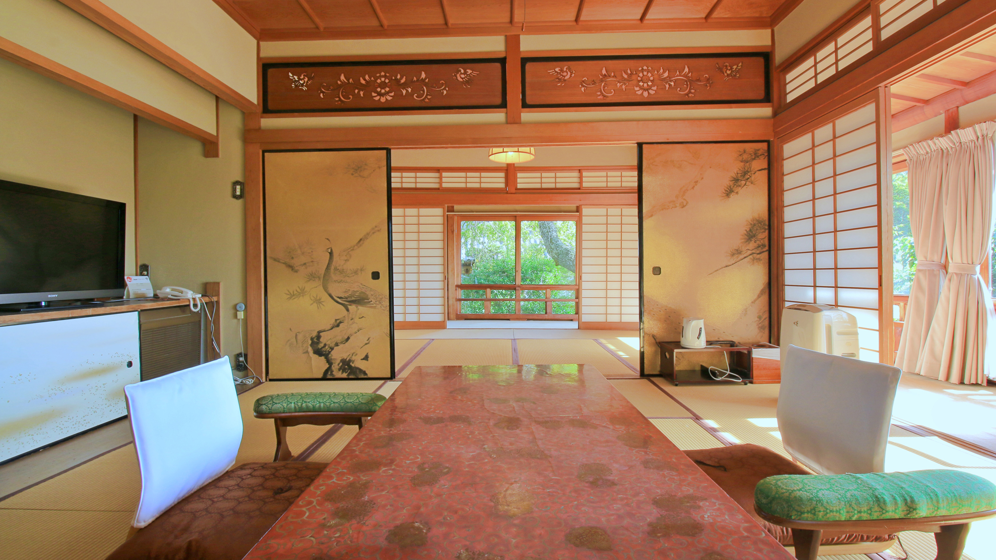 【客室（松の間）】昭和天皇皇后がご宿泊された特別なお客室です