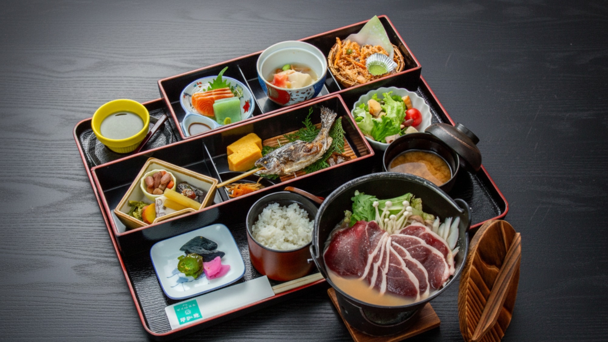 夕食少なめプラン｜「少しずつ、ちょうどよく」松花堂会席（あまごの塩焼き付き）と季節の鍋コース