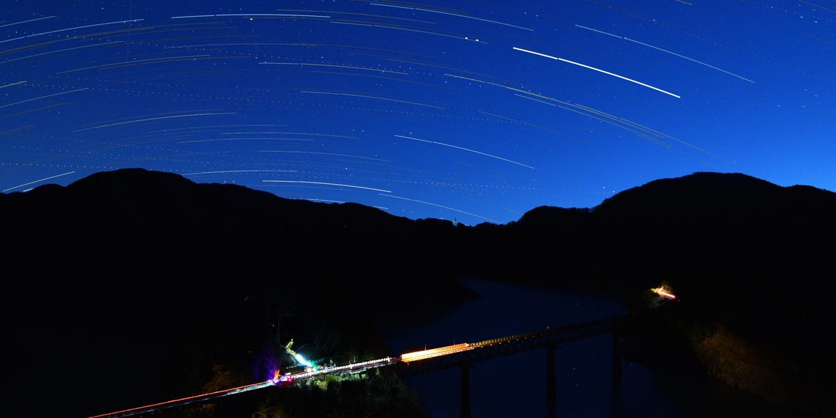 【冬限定】星空列車プラン｜奥大井湖上駅で夜空に輝く満天の星々を間近に感じる　心に残る幻想の旅