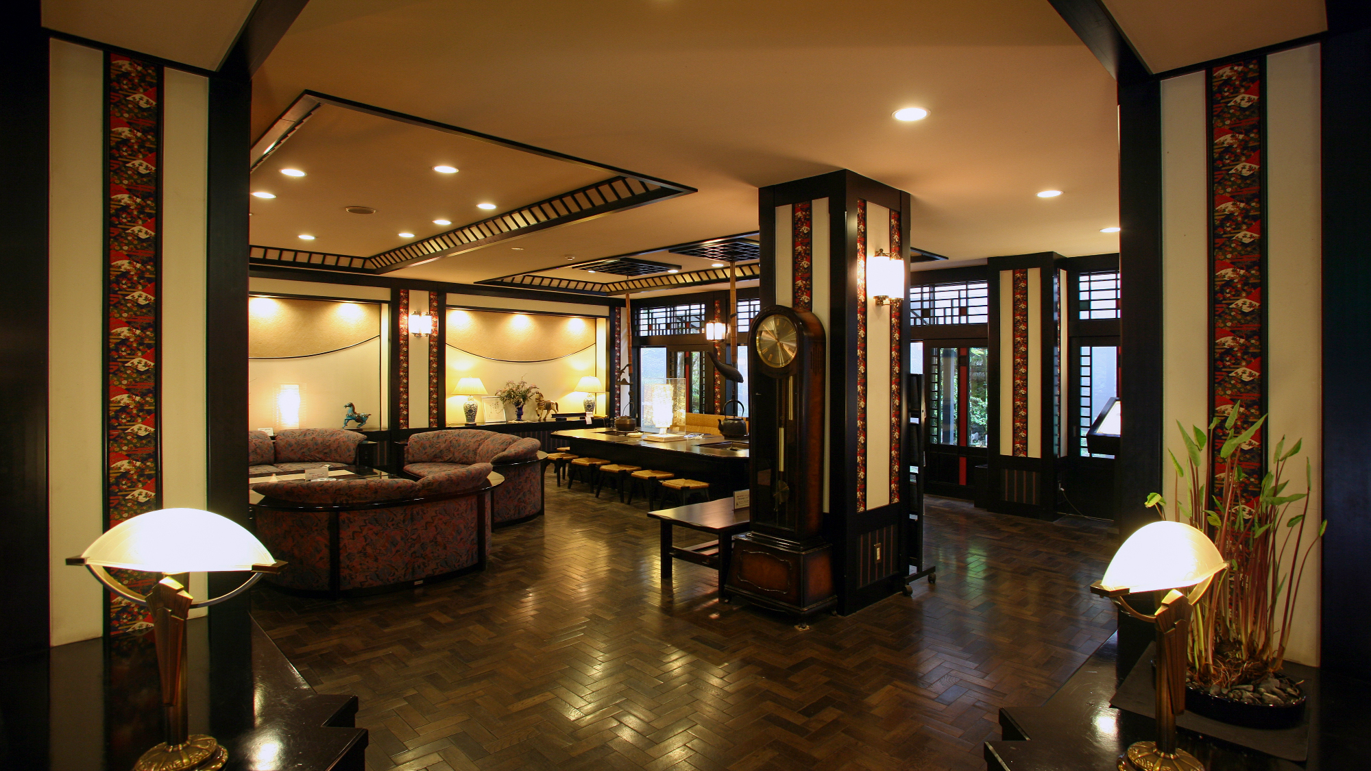 ロビー｜大正ロマンの情緒漂うクラシックな雰囲気