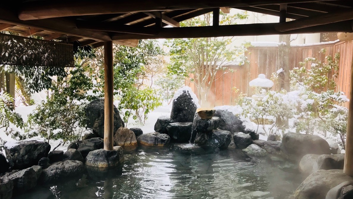 【庭園露天風呂】たまゆらの湯／雪景色