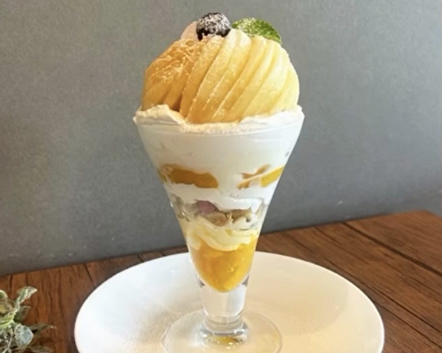 〜近隣Cafeでのスイーツ付〜新鮮な桃を使用したパフェ付☆夏季限定屋外プール利用無料【朝食付】