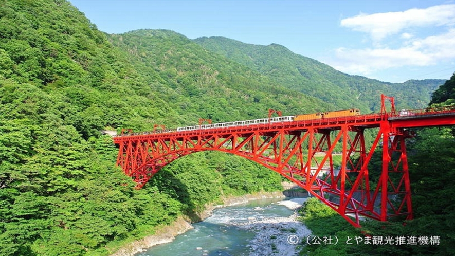 緑あふれる黒部峡谷