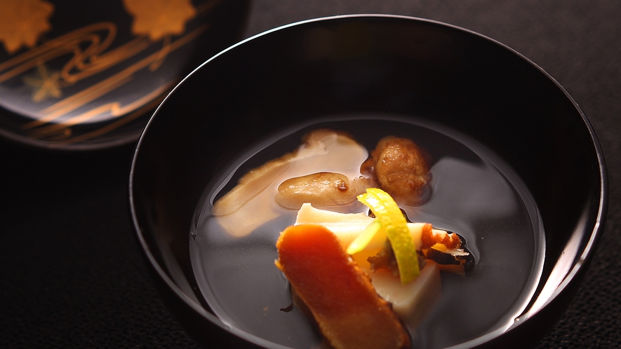 【富山の寶】椀物：松茸と蒸し鮑　清汁仕立