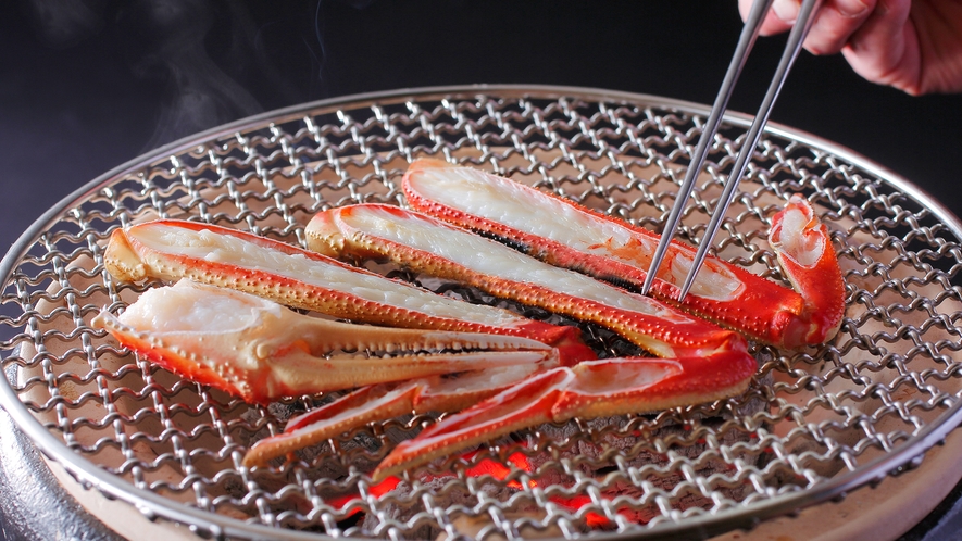 【活蟹会席】本津合蟹炭火焼き　-火加減が難しい焼き蟹は料理人が目の前で焼き上げます-