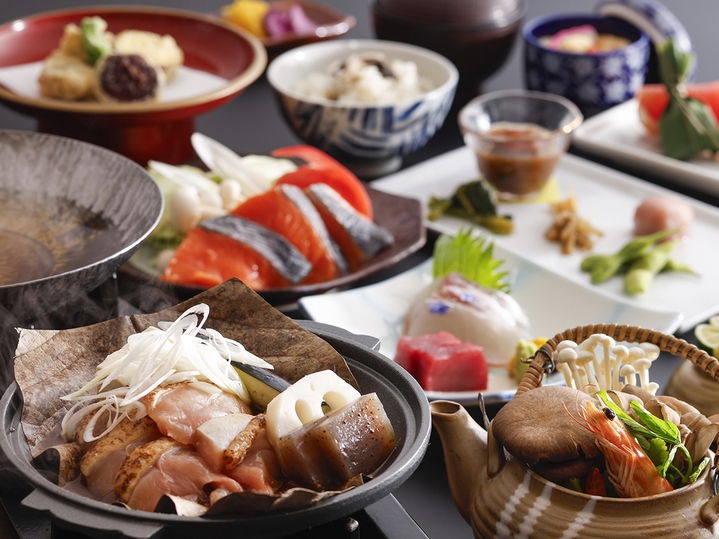 【秋の味覚御膳-スタンダード】〜秋鮭鍋＆大山鶏の朴葉焼き＜飲み放題90分付き＞