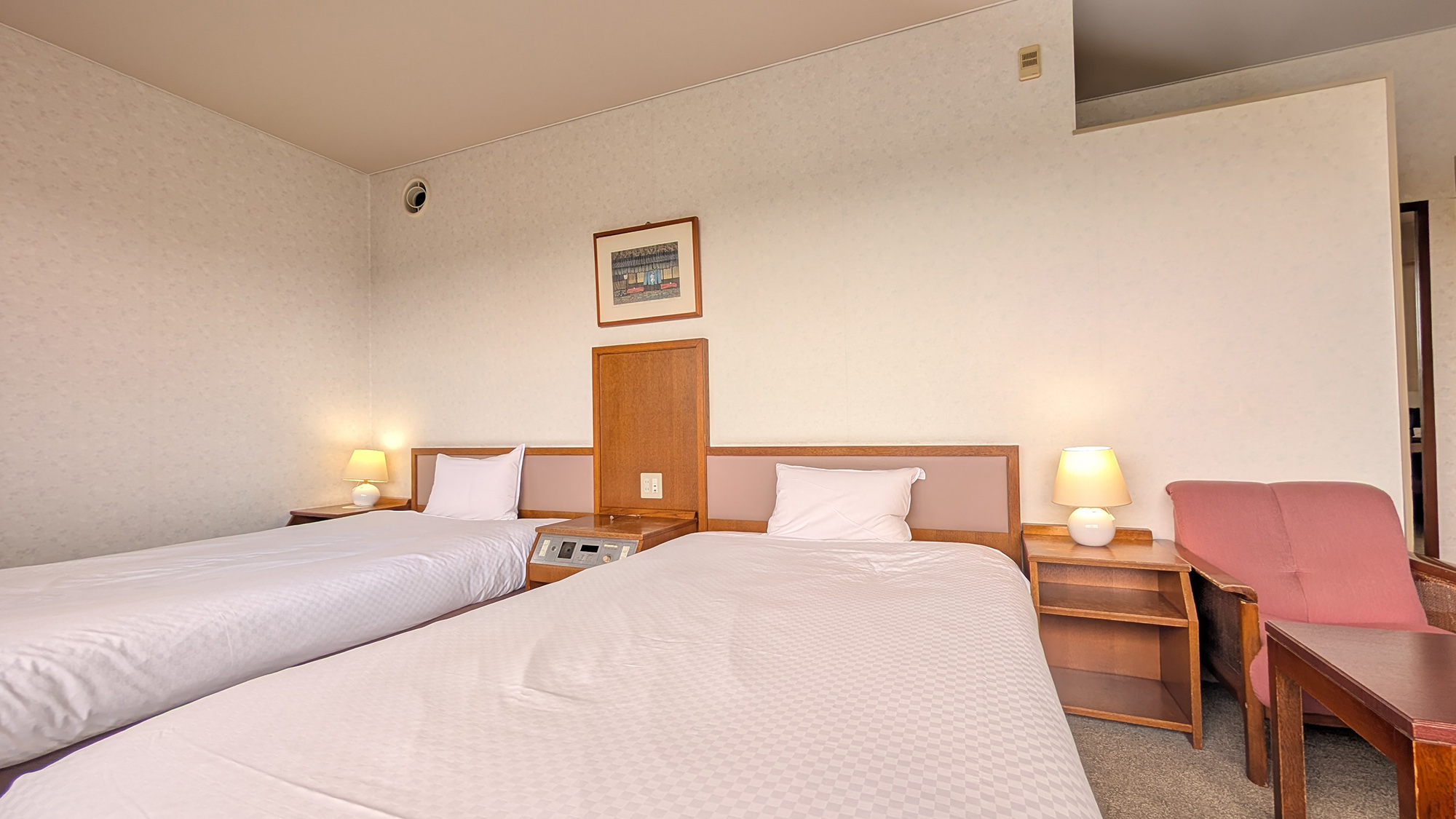 ■本館スタンダードツイン■ベッドに寝転がりながら四季の景色をお楽しみいただけます