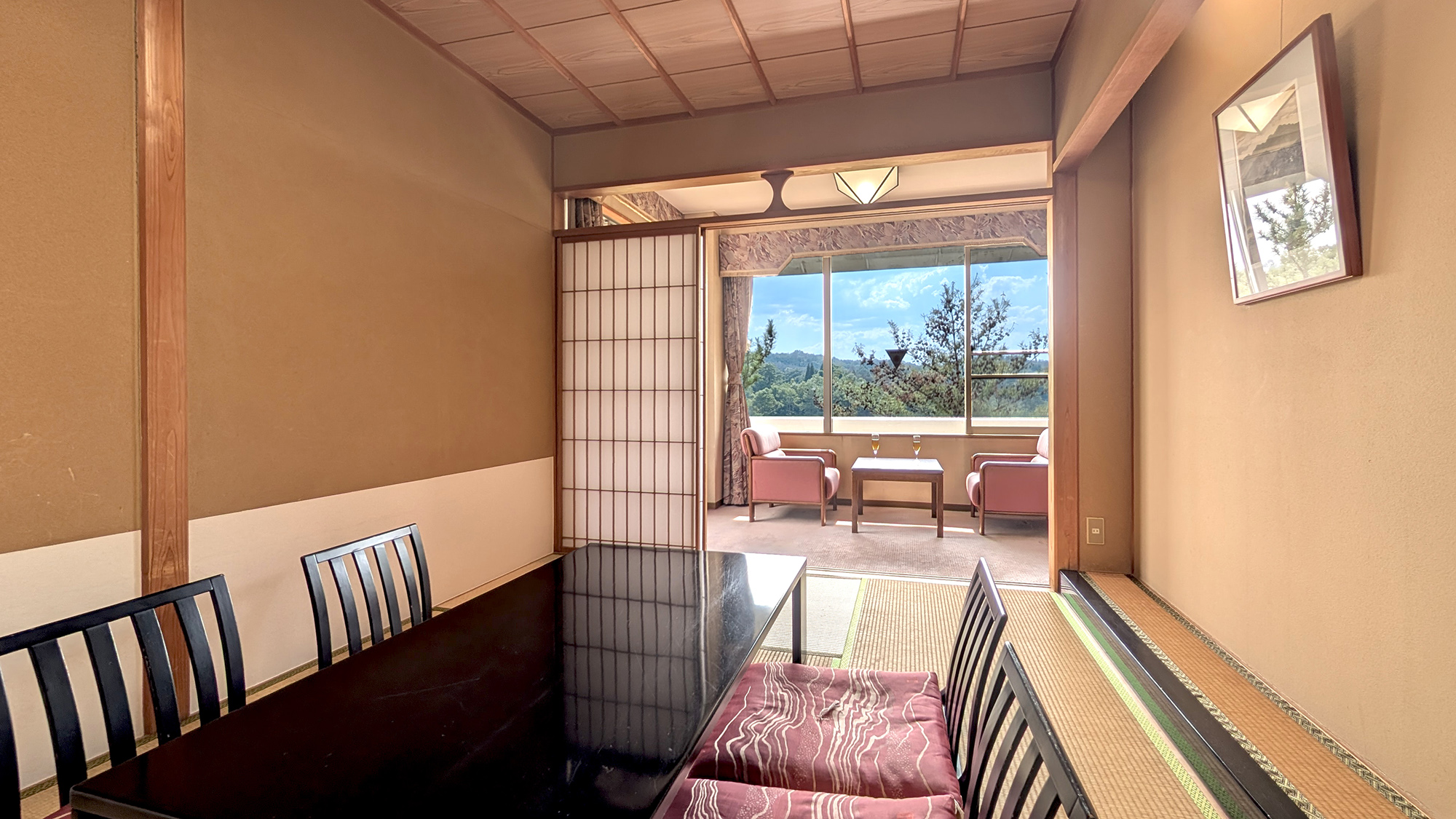 ■本館和洋室■ベッドルームと和室が別れていて、家族でのご宿泊にもおススメ