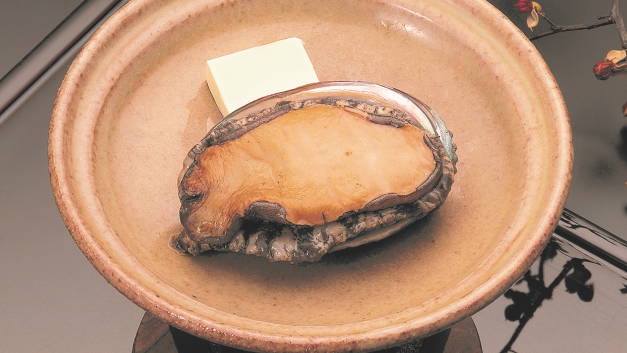 夕食　料理イメージ　贅沢グルメ・活鮑の踊り焼きプラン