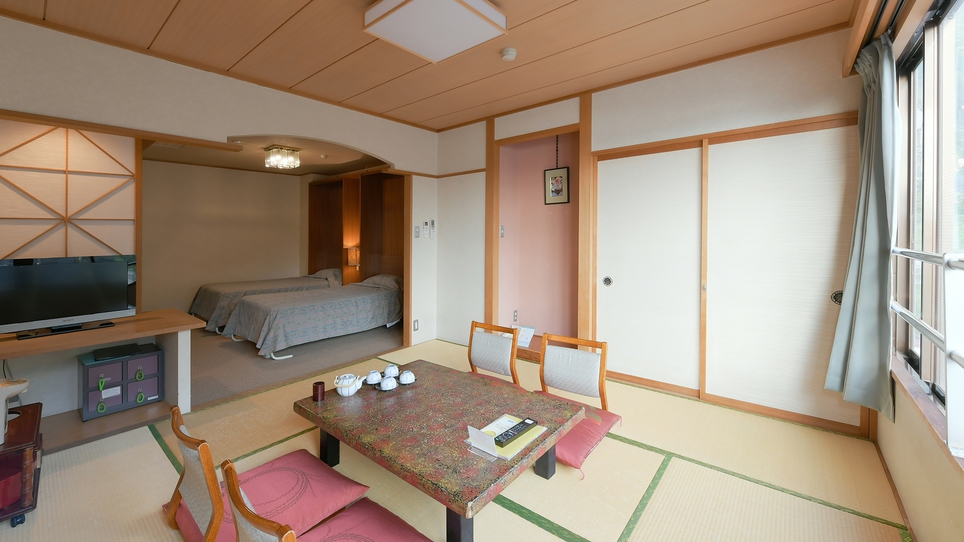 【バリアフリー客室】二つが同時に味わえる「和室」と「洋室」のお部屋です。