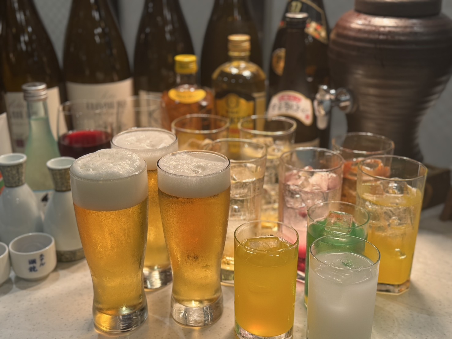 オールインクルーシブスタイルで夕食時はアルコール類含めて飲み放題♪