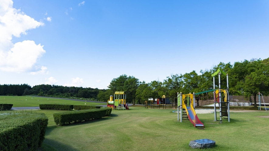 柳田植物公園には芝生広場以外にグランドゴルフやプラネタリウムもあり、お子様連れに人気のスポット♪