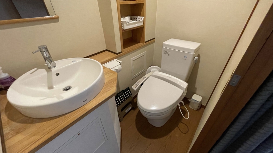 ●和室１２畳禁煙室（５０１号室） 洗面・トイレ