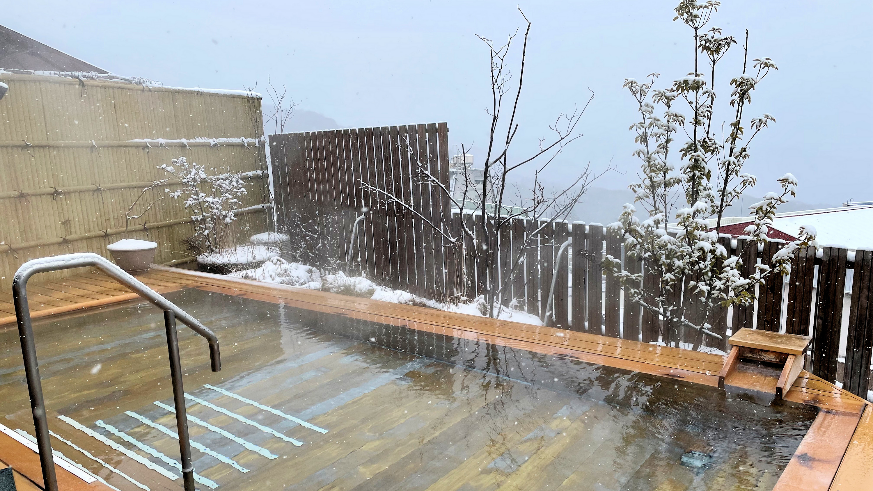 ■温泉■みどりと風香る露天風呂「ほの香」