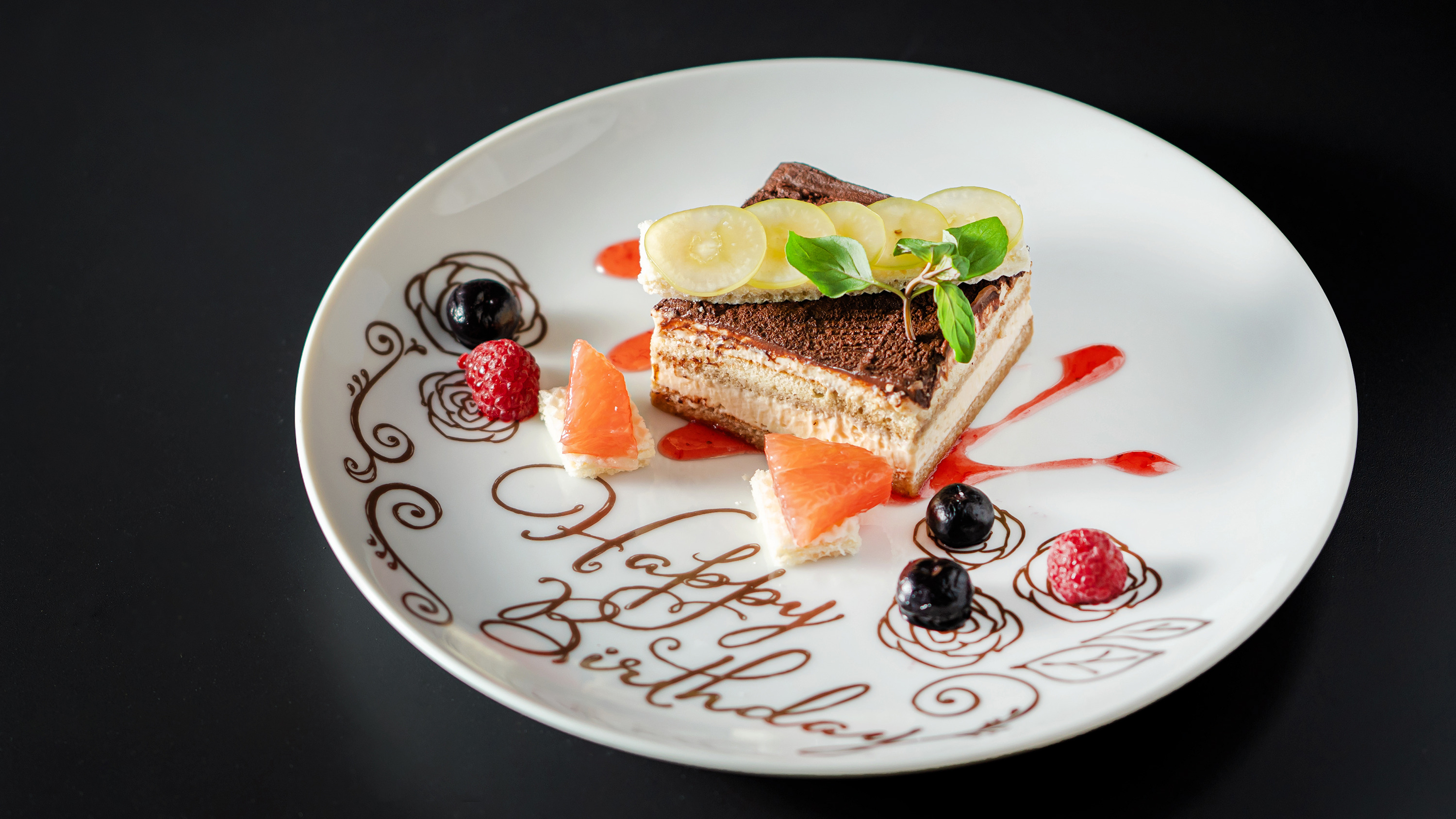 ■お食事■別注料理／デザートプレート／お誕生日などのお祝いに／2200円（税込）