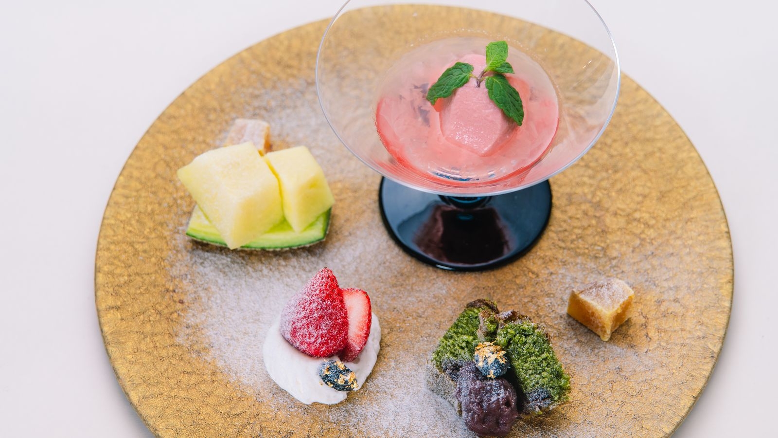 【春SALE】人気アメニティ付き女子旅プラン☆「春の特選スイーツ」「鮭といくらご飯」付き特別会席