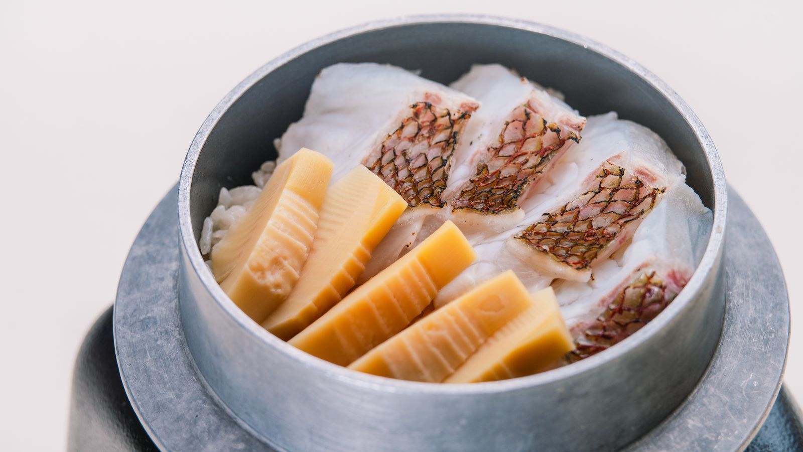 筍と旬魚の土鍋ご飯