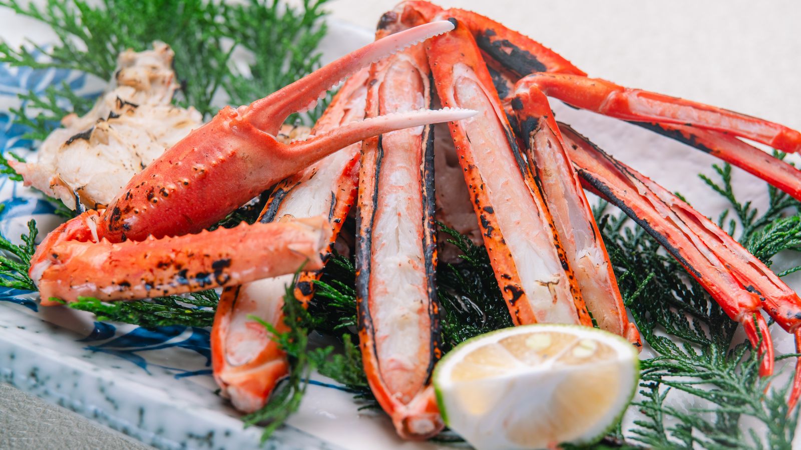 境港産紅ズワイ蟹炙り焼き