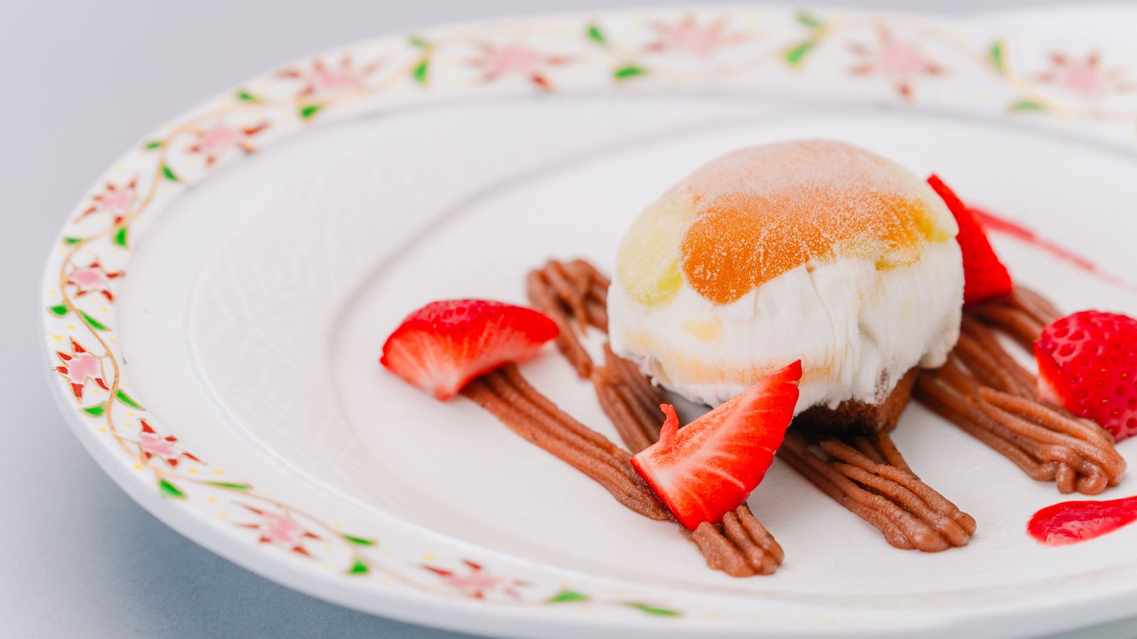 季節の特選デザート　カッサータ