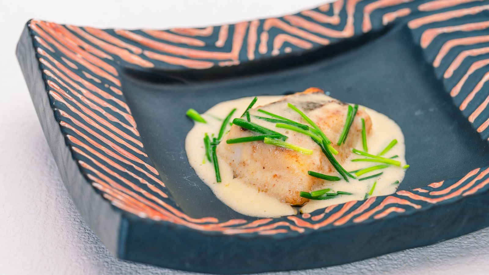 山陰産鰈の一夜干しをソテー　～青葱とフリカッセソース～