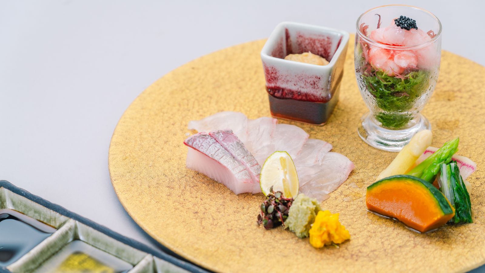 鮮魚薄造り　甘海老キャビア