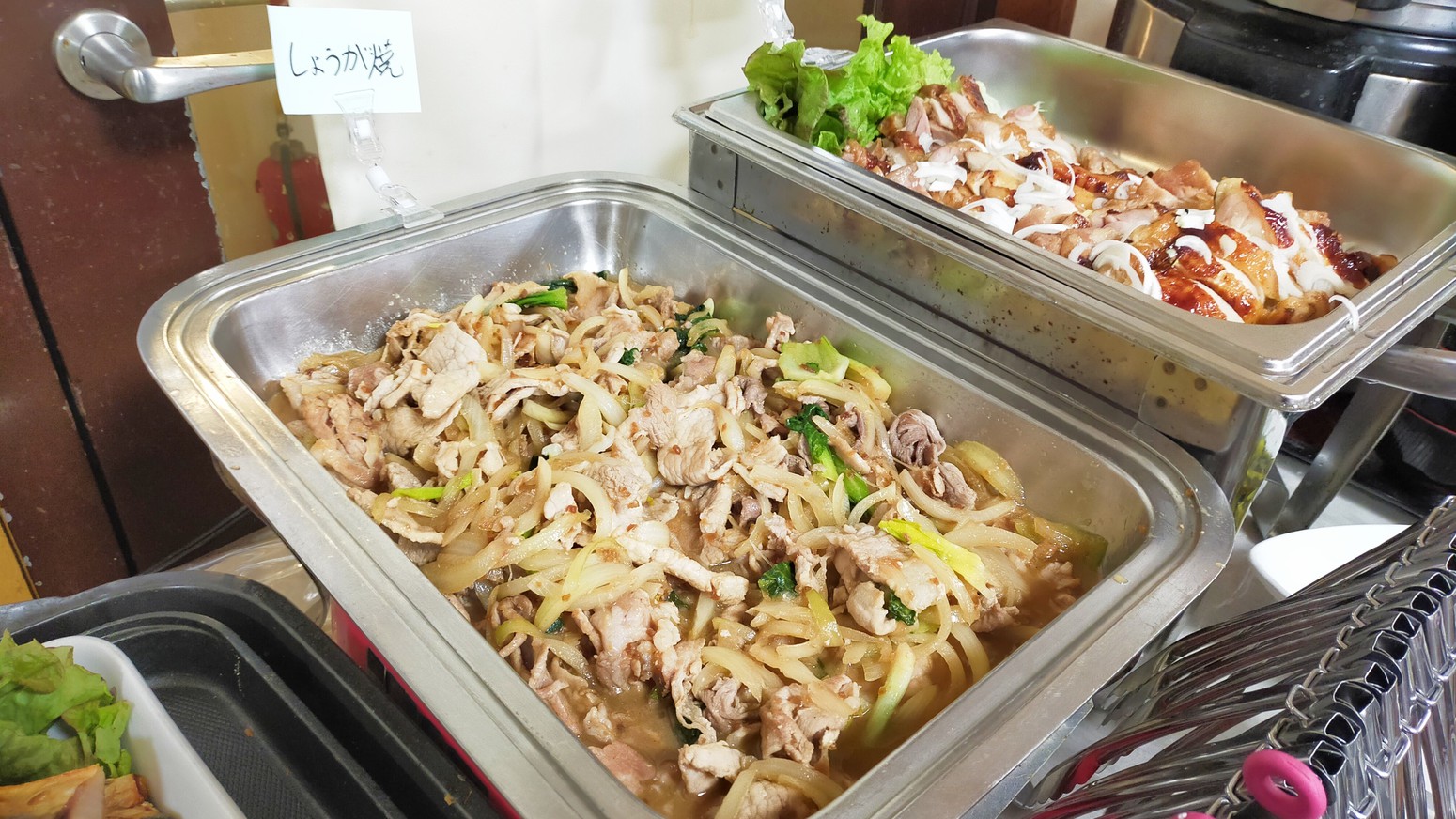 当館自慢の無料の朝食バイキングです