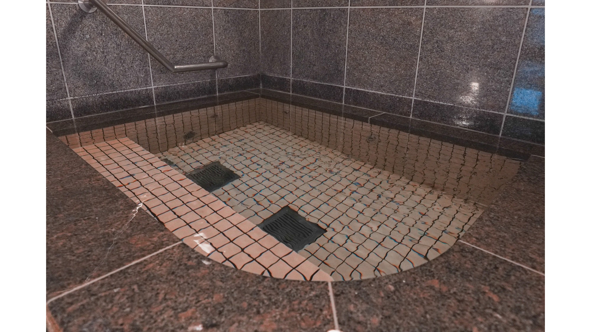 女性水風呂（井戸水）