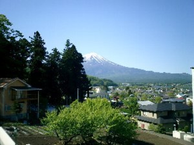 テラスから見た富士山