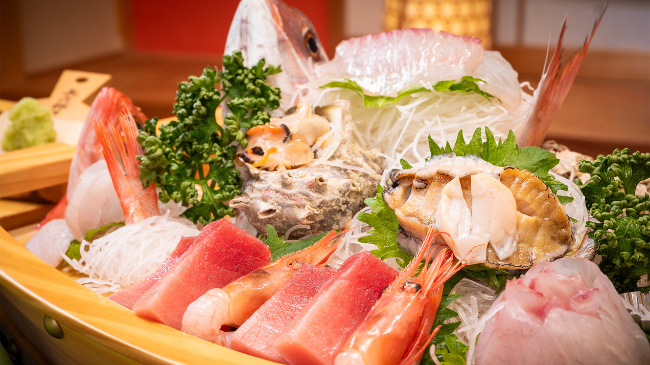 ★New【朝夕お食事処】アワビお造り入舟盛プラン〜アワビ入季節の6種舟盛と海鮮≪貸切風呂無料≫