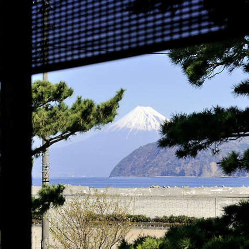 [Guest Rooms] Some rooms have views of Mt. Fuji from the window