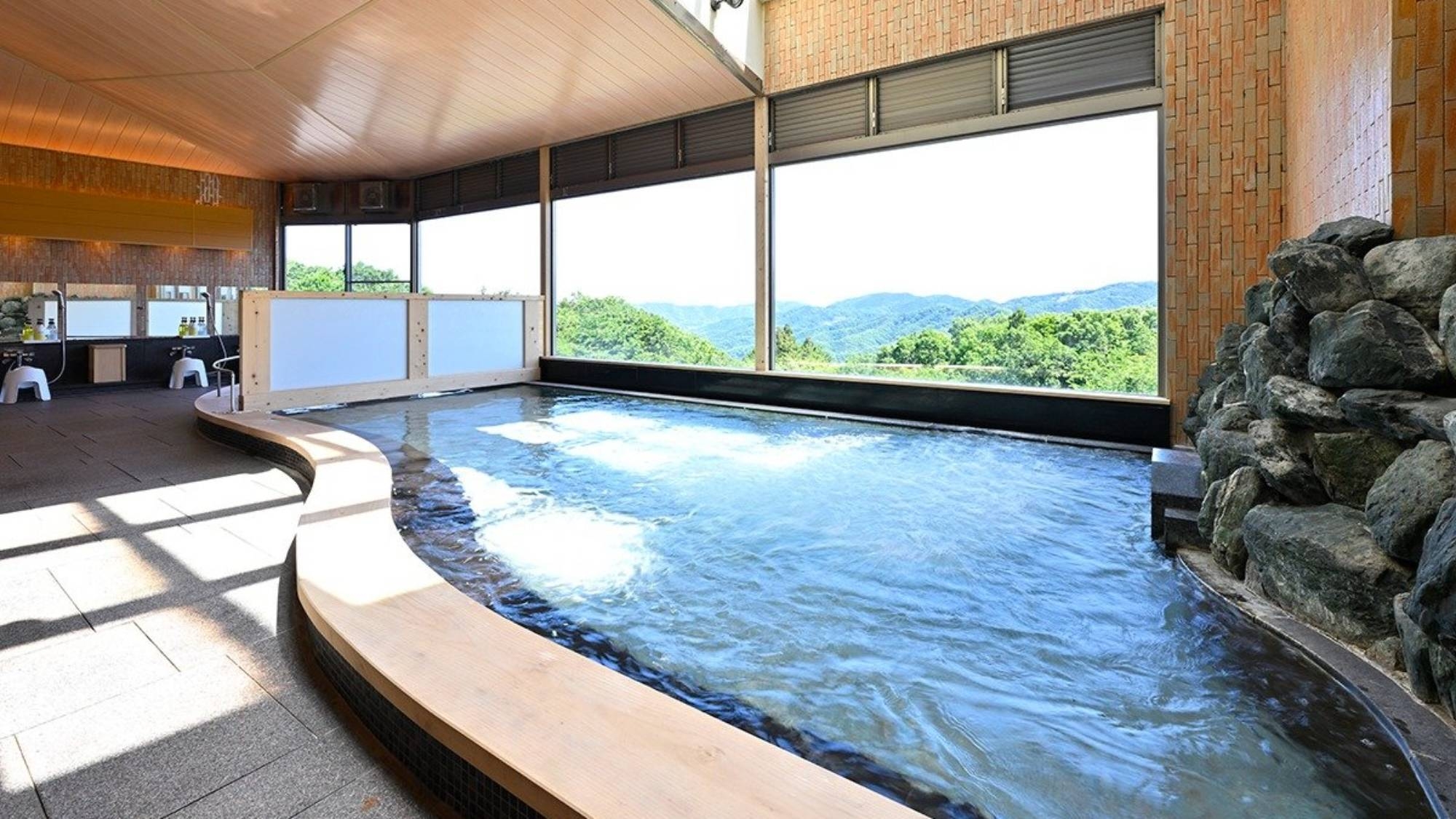 【紅葉ライトアップ観賞プラン】赤、黄、橙に染まる幻想的な木々に心がドキドキ11/14〜11/24限定