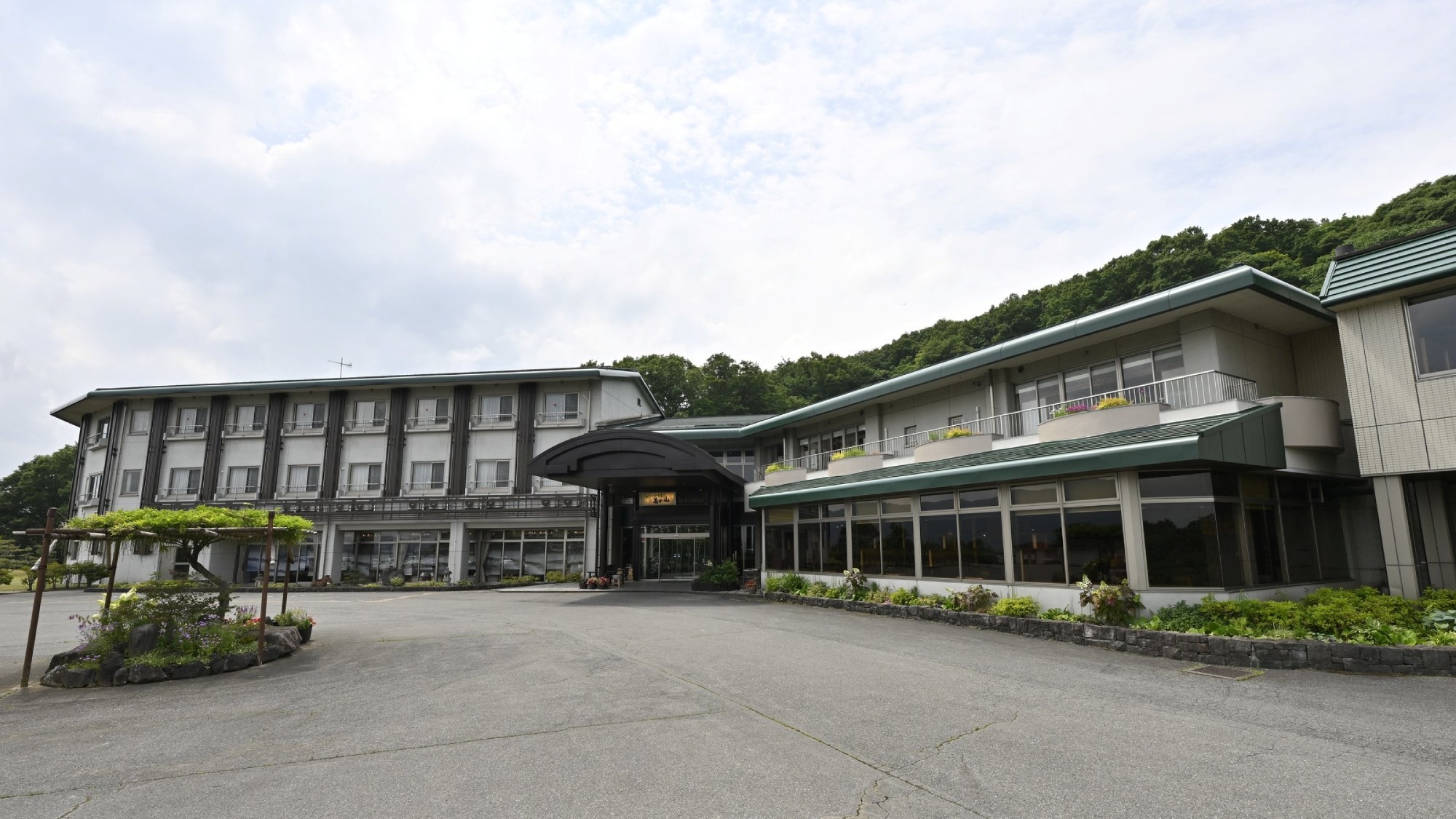 【期間限定★3/19まで】人気No.1牛陶板焼き×ズワイガニの脚をたっぷり4本付き！