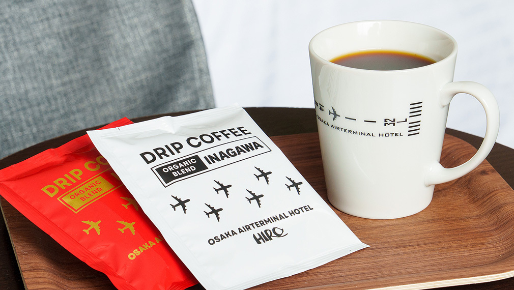 ドリップコーヒーとカップ