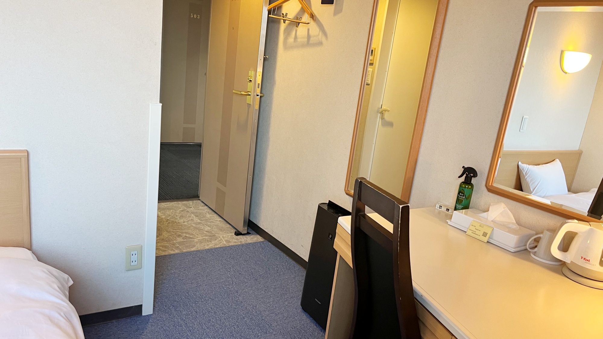 *【部屋一例（新館シングル）】リラックスできる優しい色合いのお部屋でごゆっくりとお過ごしください。