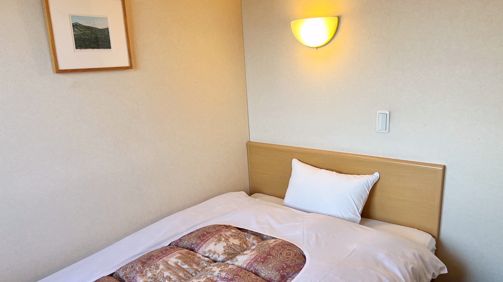 *【部屋一例（新館シングル）】リラックスできる優しい色合いのお部屋でごゆっくりとお過ごしくださ