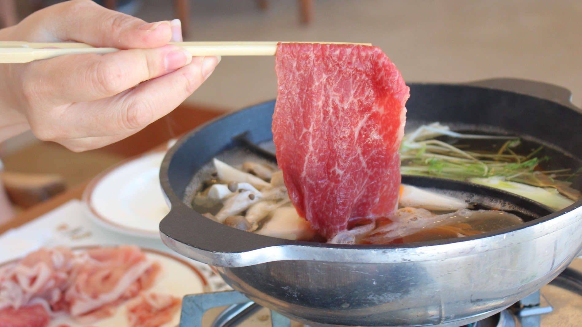 【プール1日利用券付】味彩牛＆りんどうポークしゃぶしゃぶ飲み放題付プラン