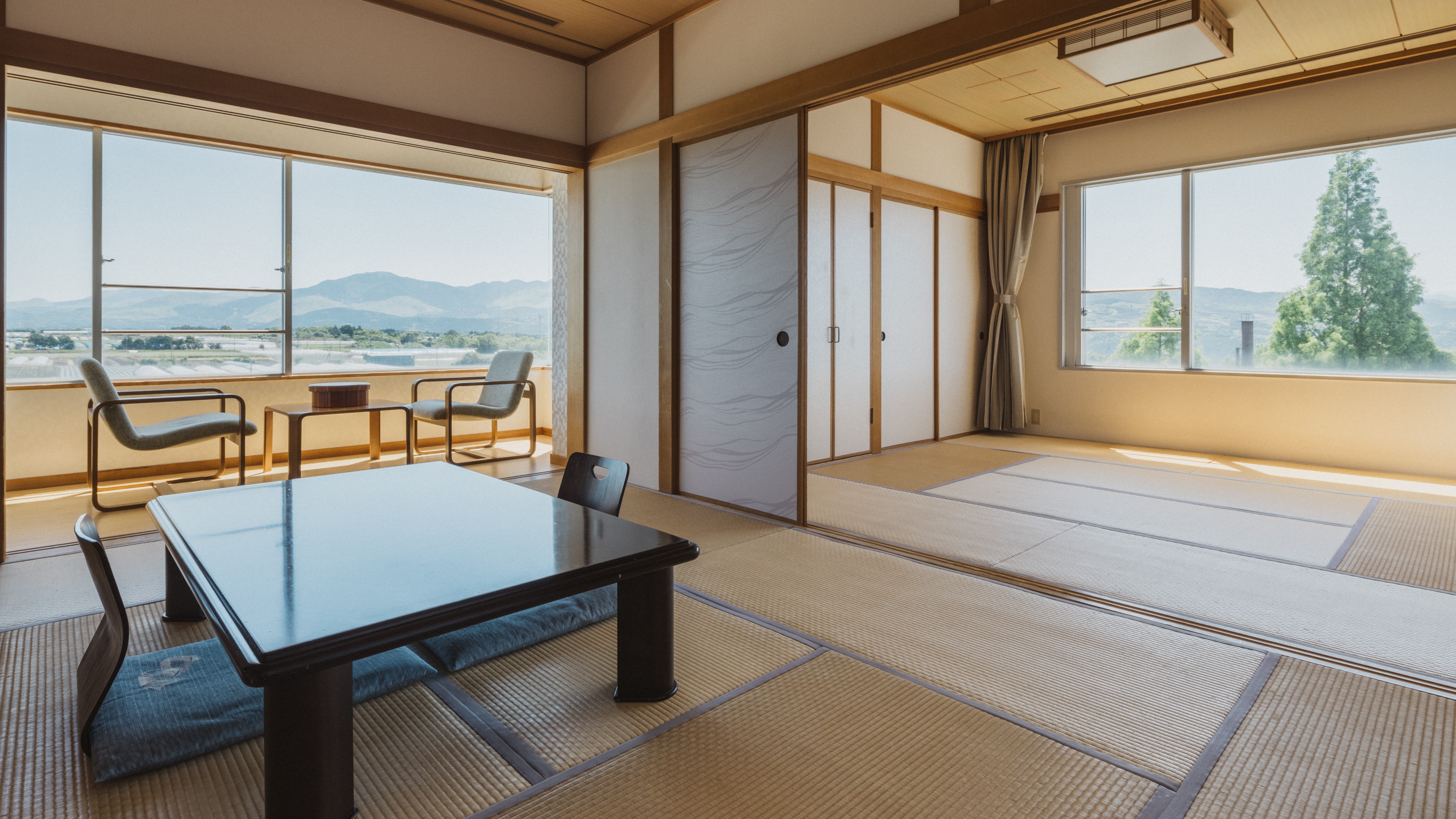 角部屋和室10畳+8畳